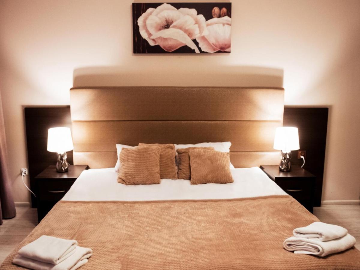 Hotel Feniks เนียซนอ ภายนอก รูปภาพ