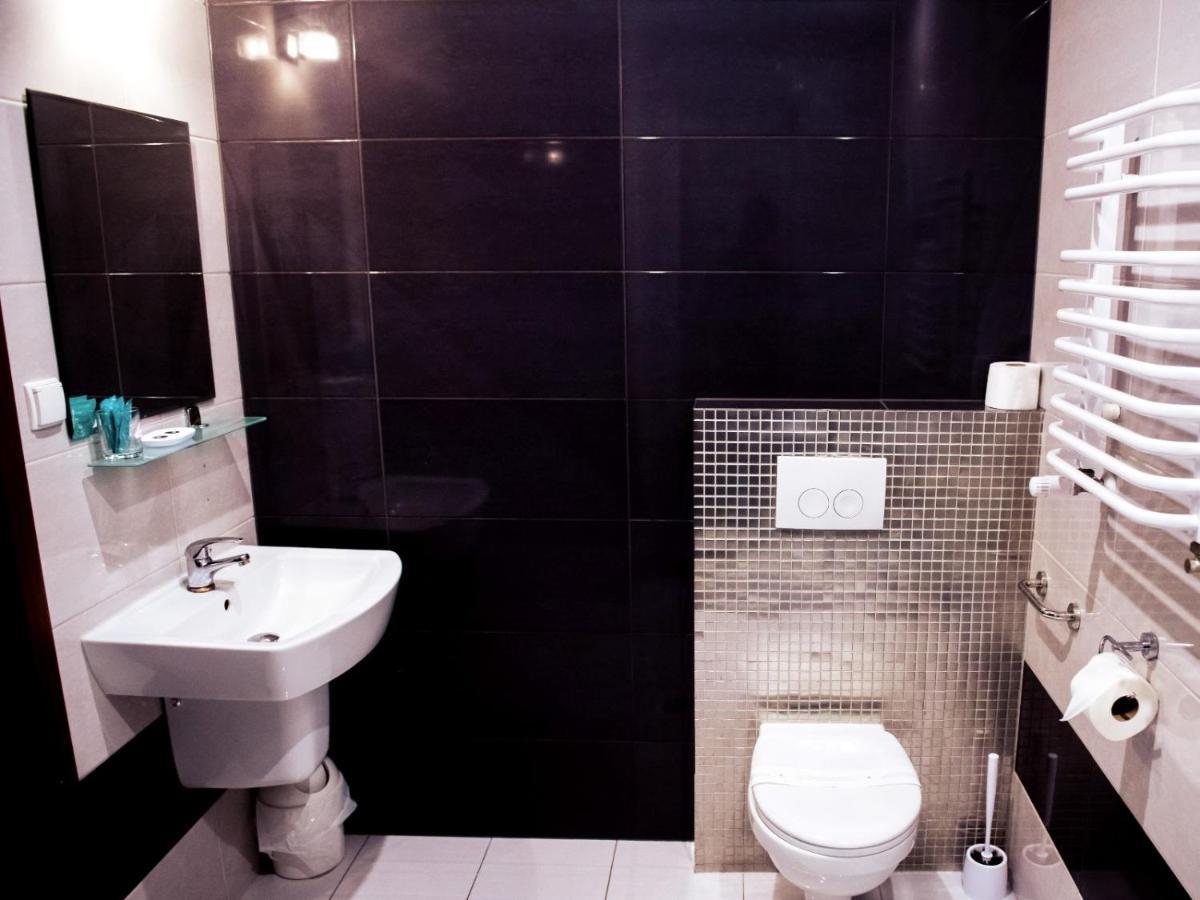 Hotel Feniks เนียซนอ ภายนอก รูปภาพ