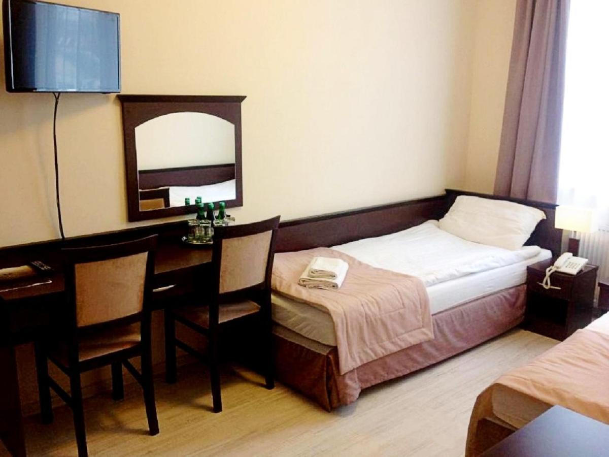 Hotel Feniks เนียซนอ ภายนอก รูปภาพ