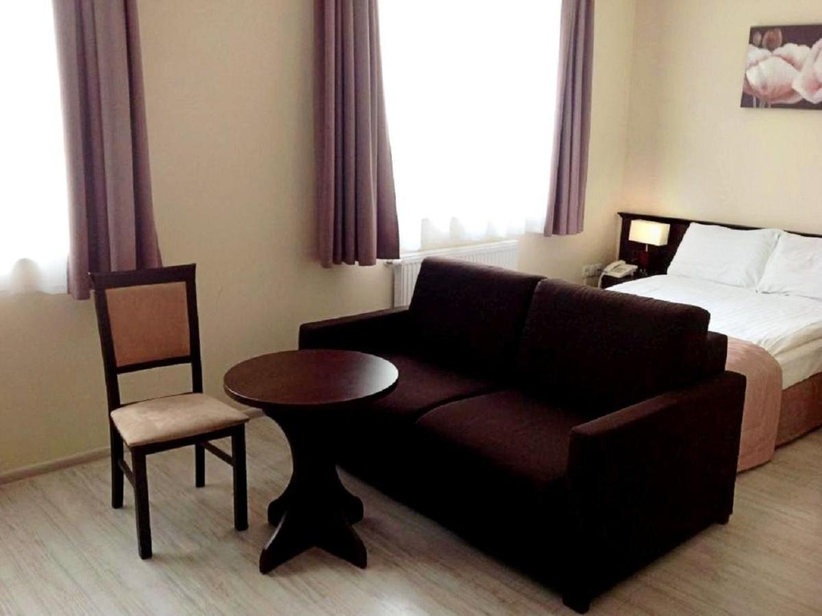 Hotel Feniks เนียซนอ ภายนอก รูปภาพ