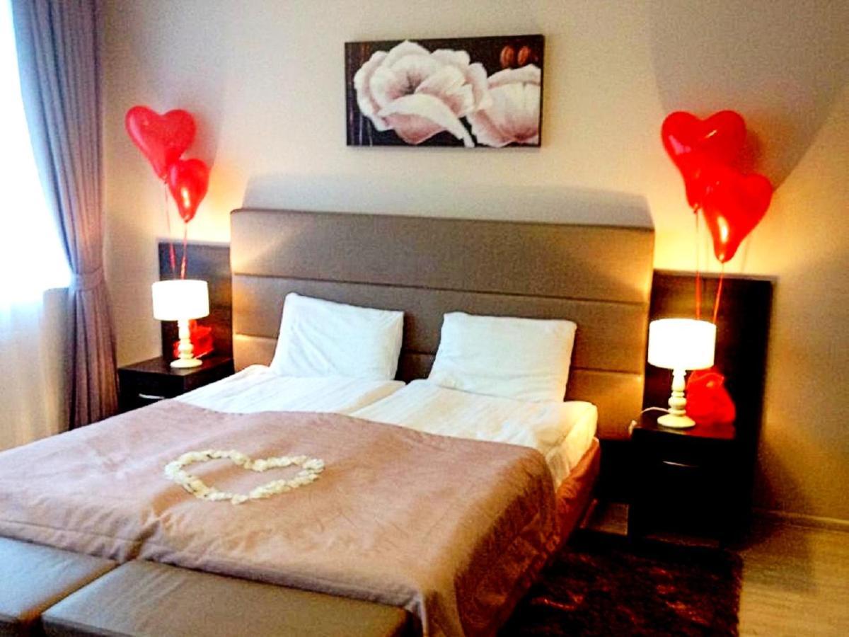 Hotel Feniks เนียซนอ ภายนอก รูปภาพ