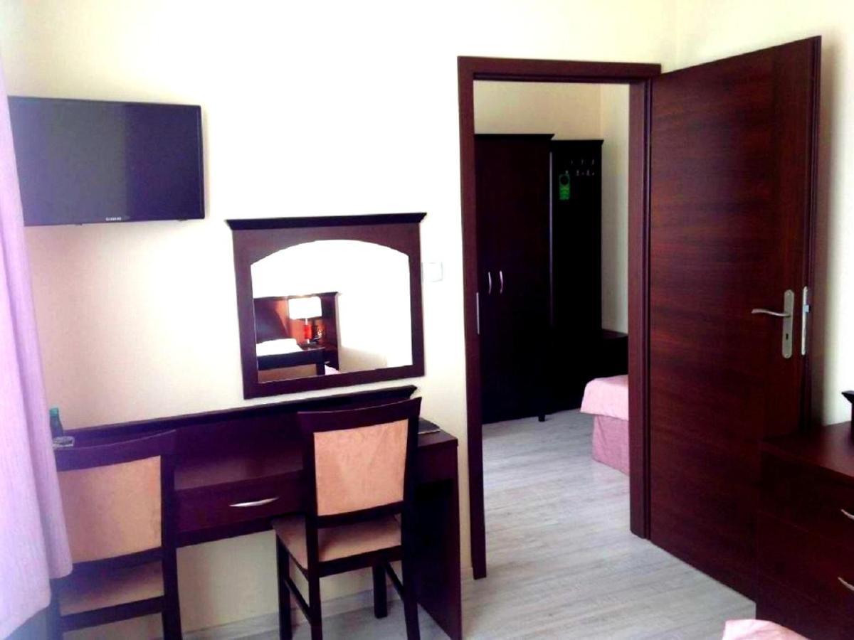 Hotel Feniks เนียซนอ ภายนอก รูปภาพ