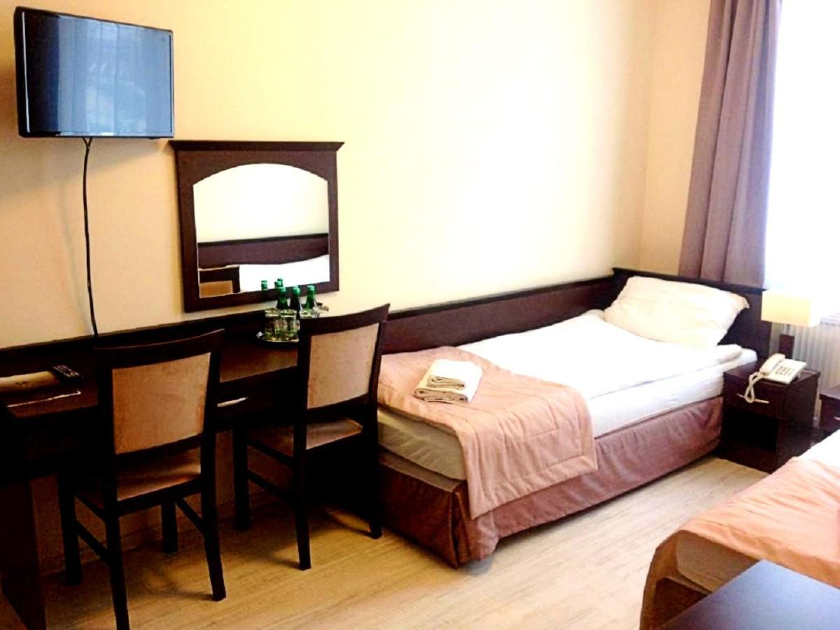 Hotel Feniks เนียซนอ ภายนอก รูปภาพ