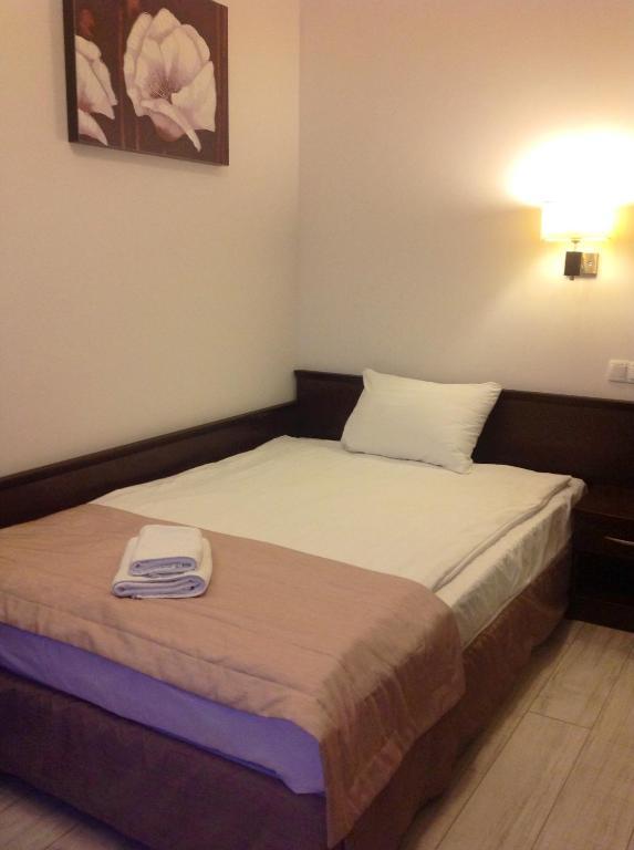 Hotel Feniks เนียซนอ ภายนอก รูปภาพ