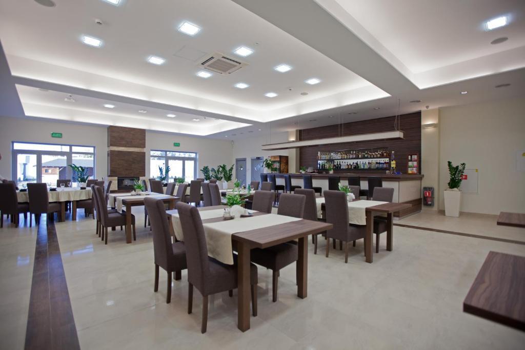 Hotel Feniks เนียซนอ ภายนอก รูปภาพ